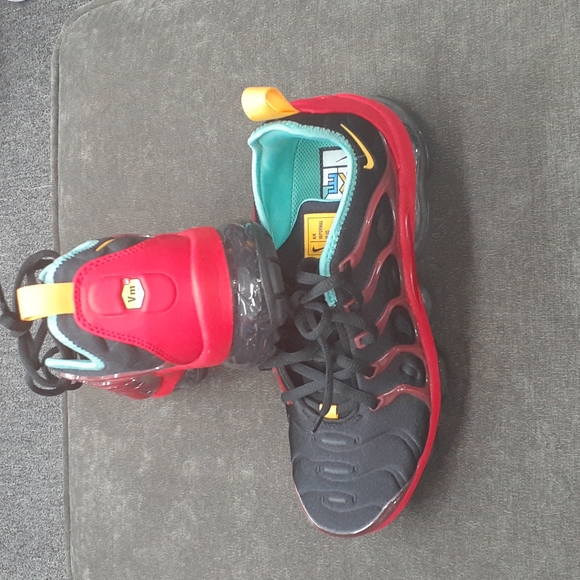 AIR VAPORMAX PLUS. - Picture 4 of 7